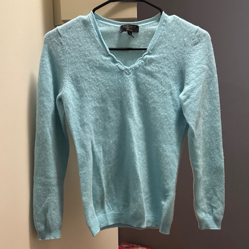 Elegant Cashmere Charter Club luxury Soft Sky Blue V-Neck Sweater